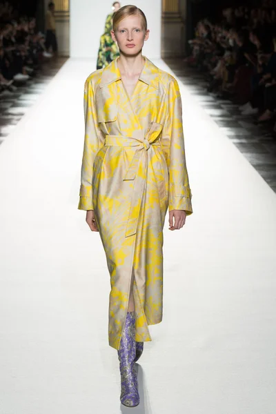 Look 28